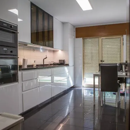 Elegant In With Pool & Jacuzzi Vila *