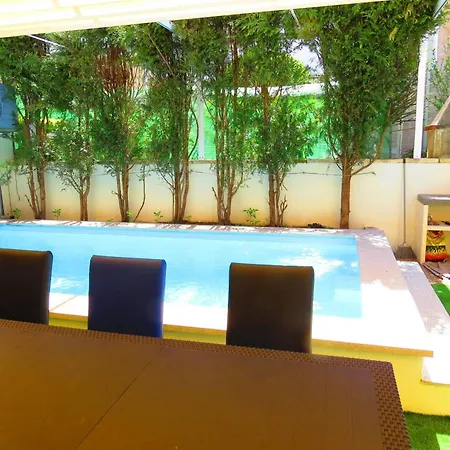 Elegant In With Pool & Jacuzzi
