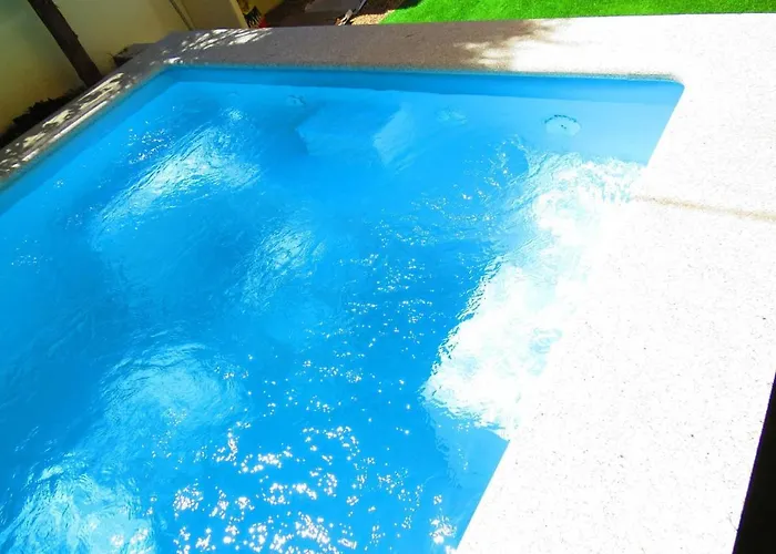 Вилла Elegant In With Pool & Jacuzzi