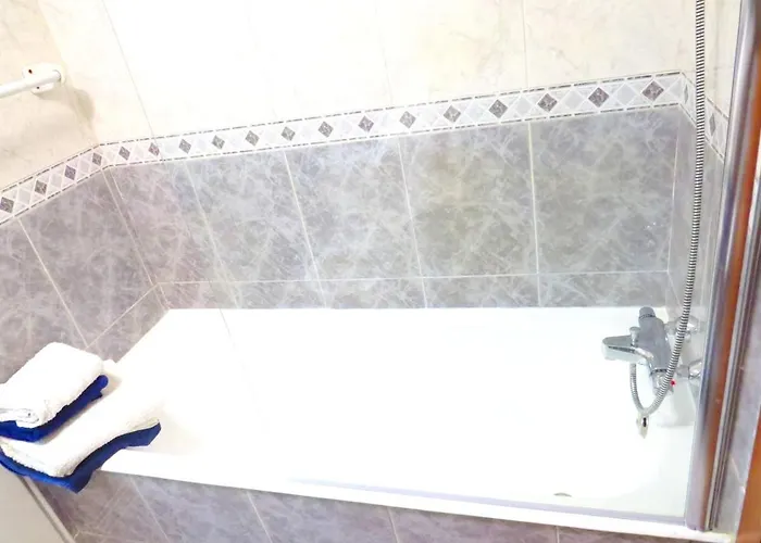 Elegant In With Pool & Jacuzzi Порту