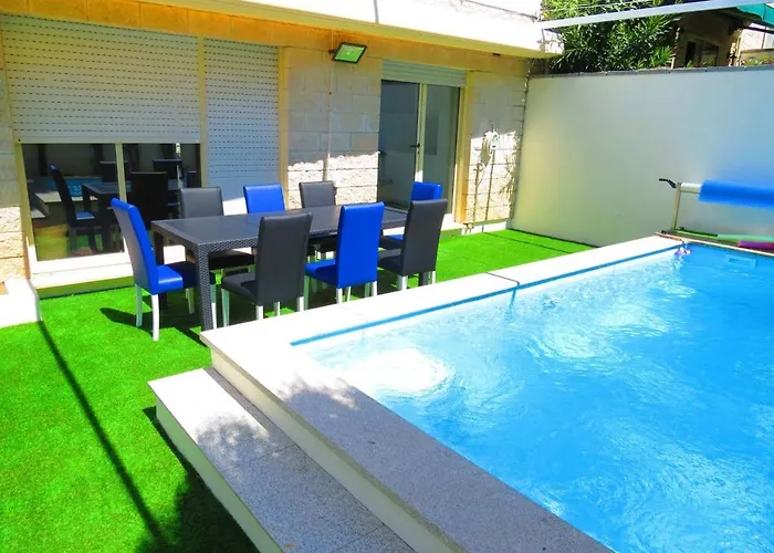 Elegant In With Pool & Jacuzzi *