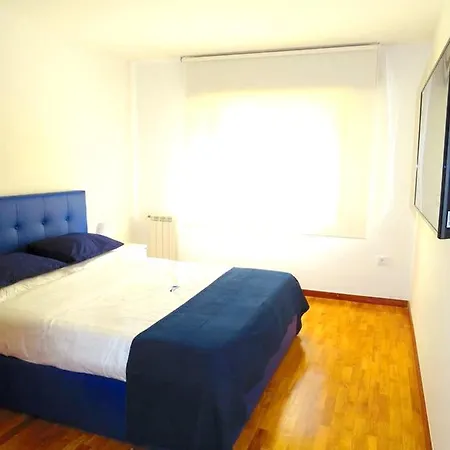 Elegant In With Pool & Jacuzzi וילה