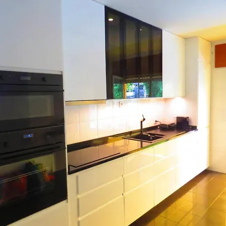 Elegant In With Pool & Jacuzzi וילה