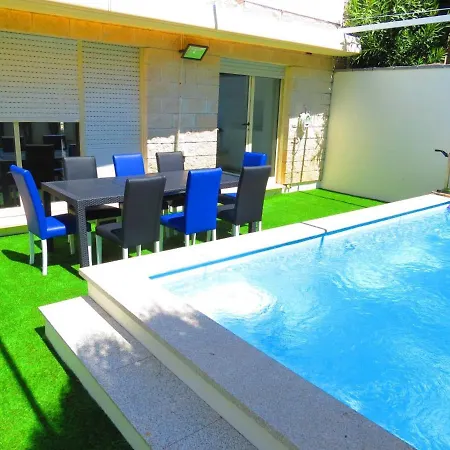 Elegant In With Pool & Jacuzzi *