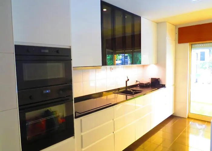 Elegant In With Pool & Jacuzzi 别墅